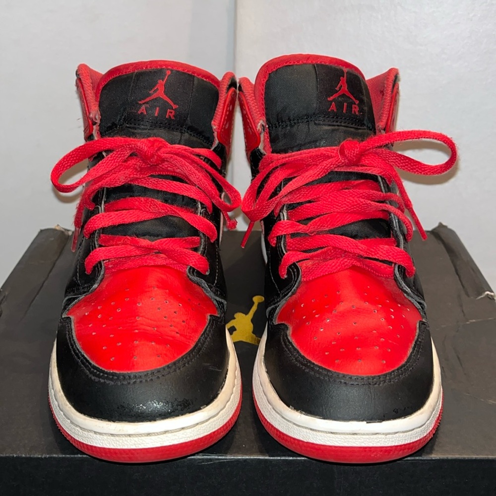 Air Jordan 1 Mid GS size 6.5Y